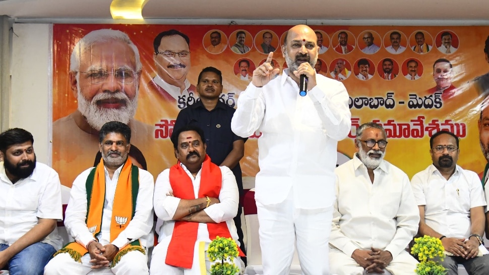 Bandi Sanjay: 'ఎక్కువ రోజులు రేవంత్ రెడ్డి ముఖ్యమంత్రి కుర్చీలో ఉండడు' Bandi Sanjay: 'ఎక్కువ రోజులు రేవంత్ రెడ్డి ముఖ్యమంత్రి కుర్చీలో ఉండడు'