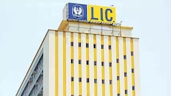 LIC: రెండు నెలల్లో రూ.1.45 లక్షల కోట్ల నష్టాన్ని చవిచూసిన ఎల్ఐసీ..