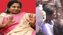 Tamilisai Soundararajan: తెలంగాణ మాజీ గవర్నర్ తమిళి సై అరెస్ట్.. లాక్కెళ్లిన పోలీసులు.. వీడియో వైరల్..