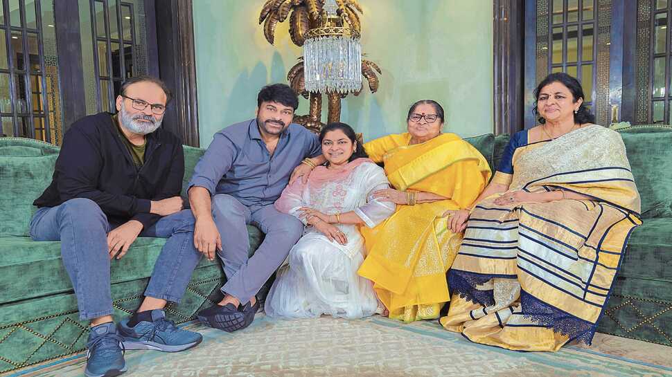 Chiranjeevi: మహిళా దినోత్సవం సందర్భంగా మెగా మదర్ అంజనమ్మ తో మెగా ఫ్యామిలీ ముచ్చట్లు  