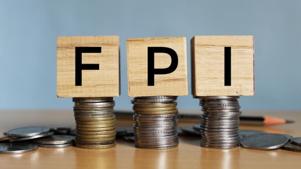 FPIS leave India: విదేశీ పెట్టుబడిదారులు భారత స్టాక్ మార్కెట్ను పక్కనపెట్టి.. చైనాకు ఎందుకు వెళ్తున్నారు? FPIS leave India: విదేశీ పెట్టుబడిదారులు భారత స్టాక్ మార్కెట్ను పక్కనపెట్టి.. చైనాకు ఎందుకు వెళ్తున్నారు?