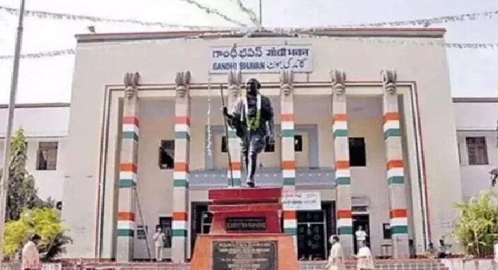 Telangana: తెలంగాణ కాంగ్రెస్ ఎమ్మెల్సీ అభ్యర్ధులు ఖరారు, ఊహించని విధంగా విజయశాంతి పేరు