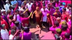 Jagga Reddy Holi Celebrations: అభిమానిని కాలితో తన్నిన జగ్గా రెడ్డి
