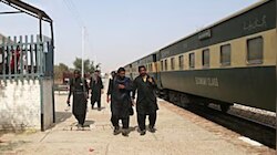 Pakistan train hijack: ప్రపంచం ముందు పాక్ గుడ్డలూడదీసిన బలూచ్ రెబల్స్..
