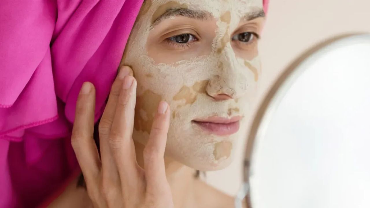 Herbal Face Pack: వేసవిలో ఈ ఫేస్ ప్యాన్ ట్రై చేస్తే మీ ముఖ సౌందర్యాన్ని పెంచుతుంది.. Herbal Face Pack: వేసవిలో ఈ ఫేస్ ప్యాన్ ట్రై చేస్తే మీ ముఖ సౌందర్యాన్ని పెంచుతుంది..
