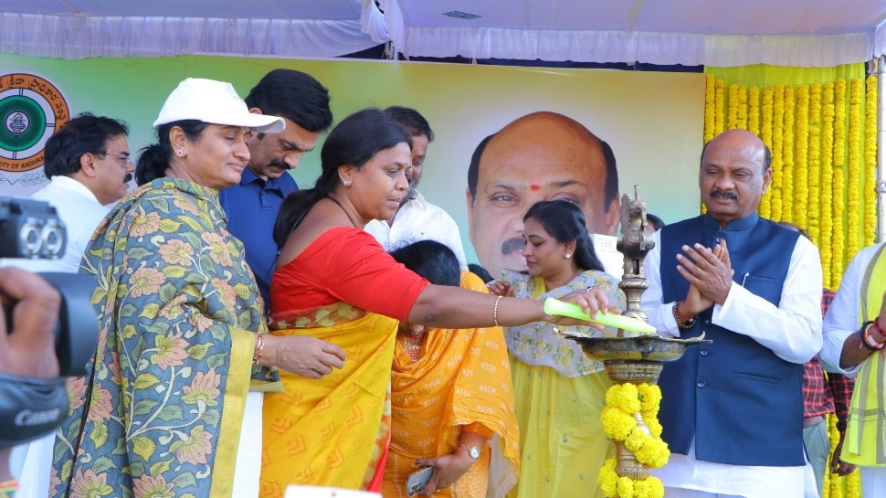 MLA MLC Sports Event: ఏపీలో క్రీడా పోటీలకు శ్రీకారం.. బ్యాట్‌, బాల్‌ పట్టిన మంత్రులు, ఎమ్మెల్యేలు