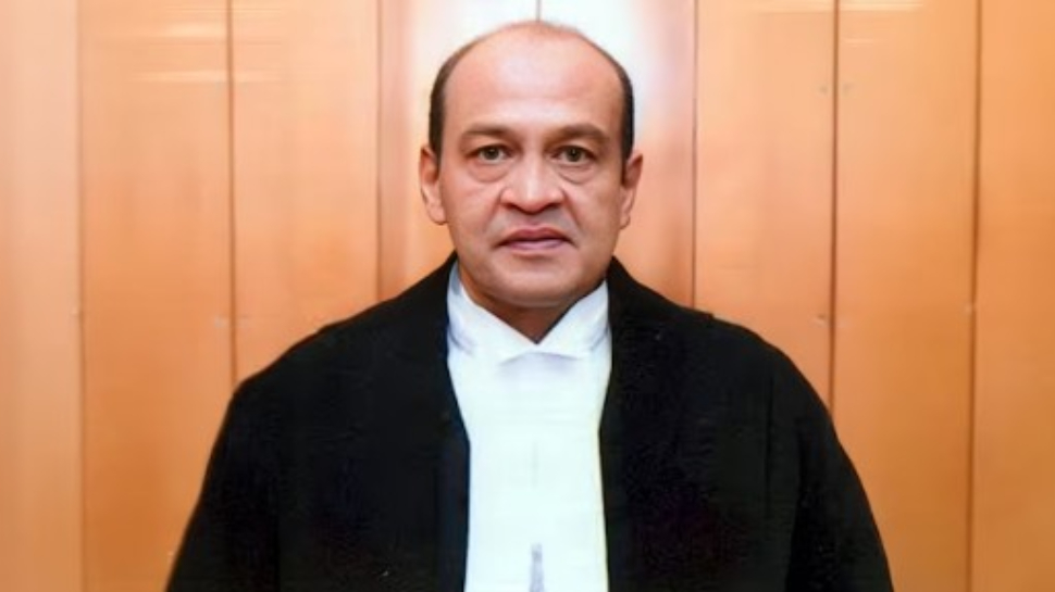 Delhi Highcourt Judge: జడ్జీ ఇంట్లో నోట్లకట్టల ఘటన.. బిగ్ ట్విస్ట్ ఇచ్చిన అగ్నిమాపక దళం అధికారి.. ఏమన్నారంటే..? Delhi Highcourt Judge: జడ్జీ ఇంట్లో నోట్లకట్టల ఘటన.. బిగ్ ట్విస్ట్ ఇచ్చిన అగ్నిమాపక దళం అధికారి.. ఏమన్నారంటే..?