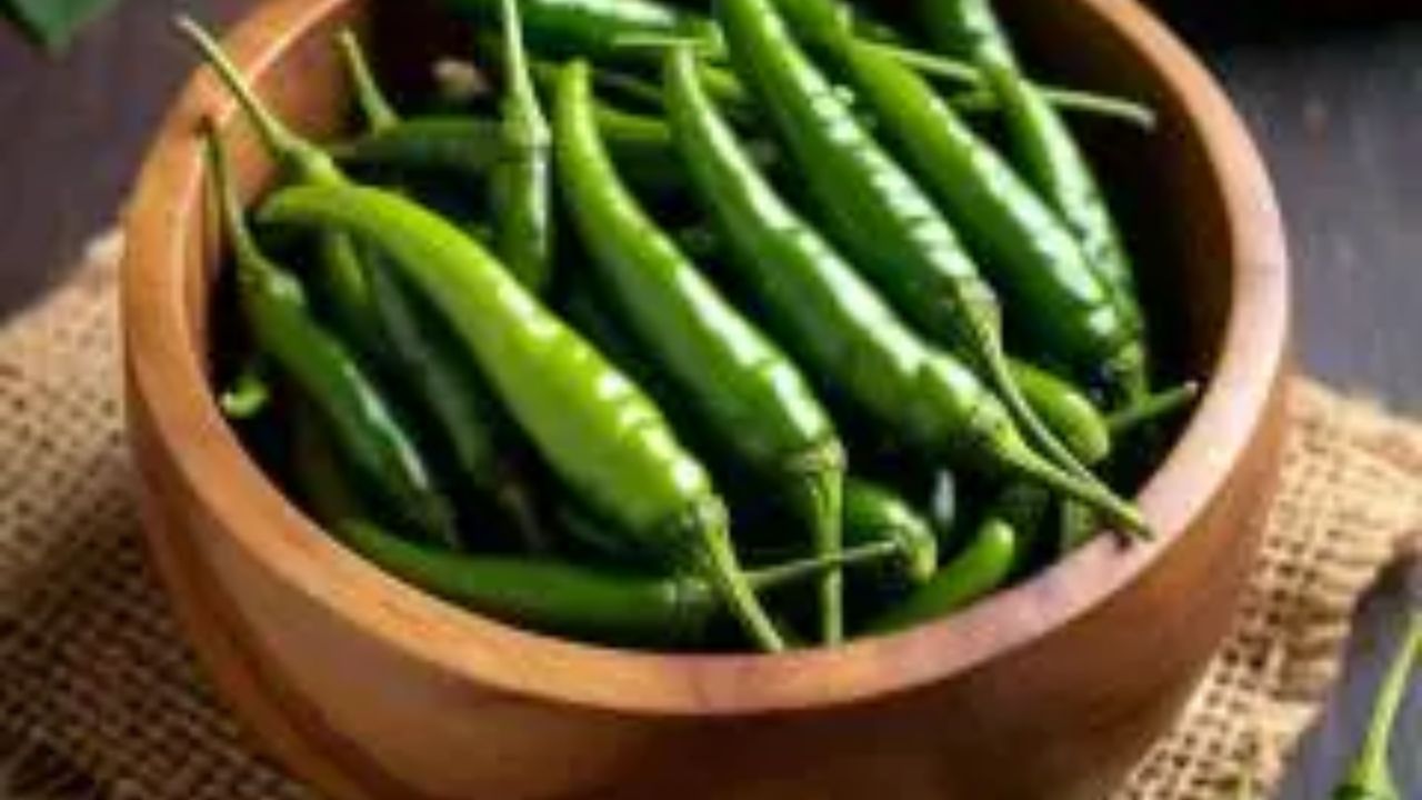 Health Benefits Of Green Chills: పచ్చిమిర్చి తినడం వల్ల ఆరోగ్యానికి ఎన్ని లాభాలో తెలుసా?