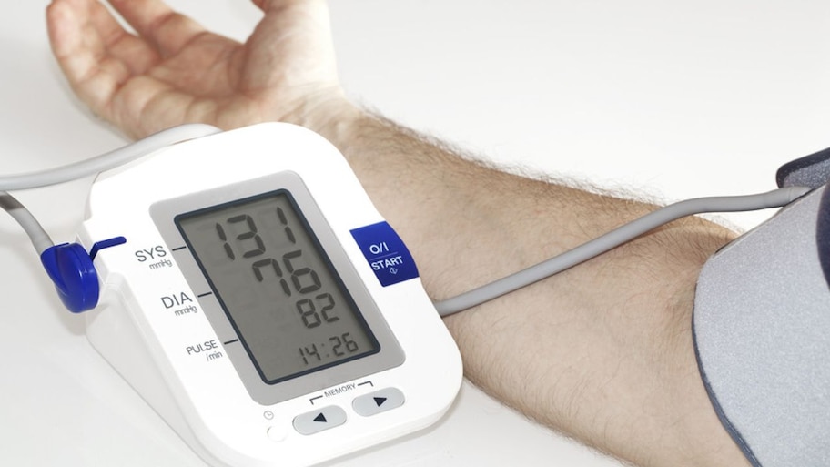 Tips To Measure Bp: బీపీ చెక్​ చేసేటప్పుడు ఈ జాగ్రత్తలు తప్పకుండా పాటించాల్సిందే!!