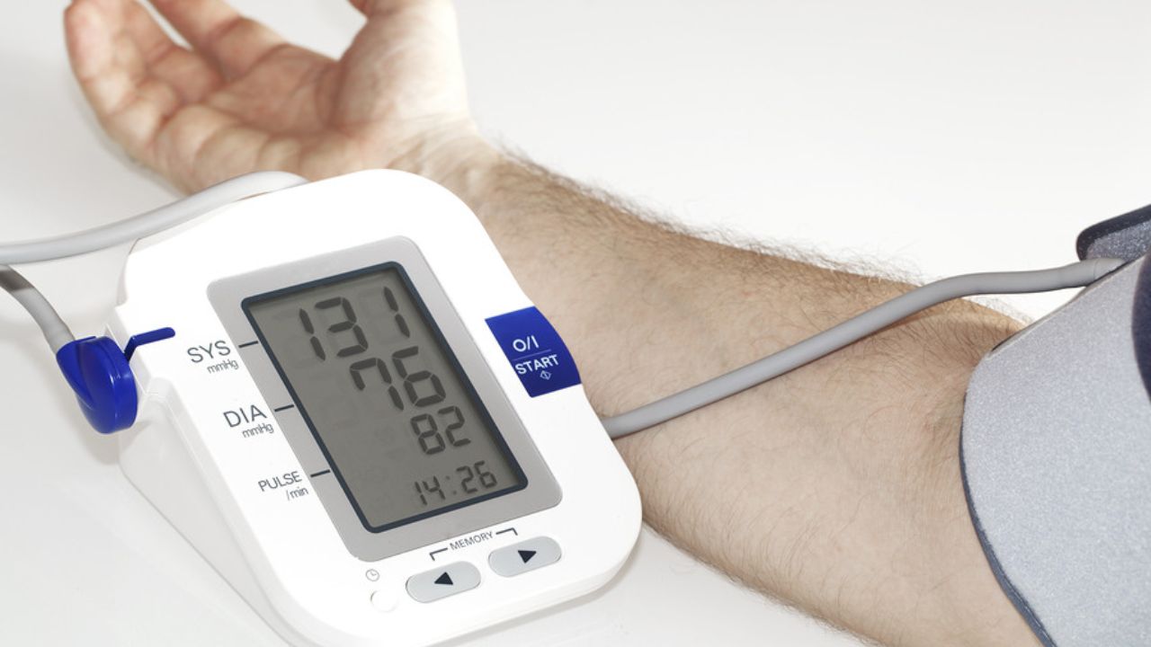 Tips To Measure Bp: బీపీ చెక్ చేసేటప్పుడు ఈ జాగ్రత్తలు తప్పకుండా పాటించాల్సిందే!! Tips To Measure Bp: బీపీ చెక్ చేసేటప్పుడు ఈ జాగ్రత్తలు తప్పకుండా పాటించాల్సిందే!!