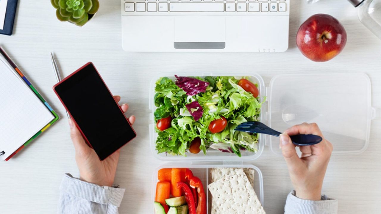 Healthy Habits For Working From Home: వర్క్ఫ్రం హోమ్ చేస్తే తప్పక పాటించాల్సిన ఆరోగ్యమైన రూటీన్ ఇదే..! Healthy Habits For Working From Home: వర్క్ఫ్రం హోమ్ చేస్తే తప్పక పాటించాల్సిన ఆరోగ్యమైన రూటీన్ ఇదే..!