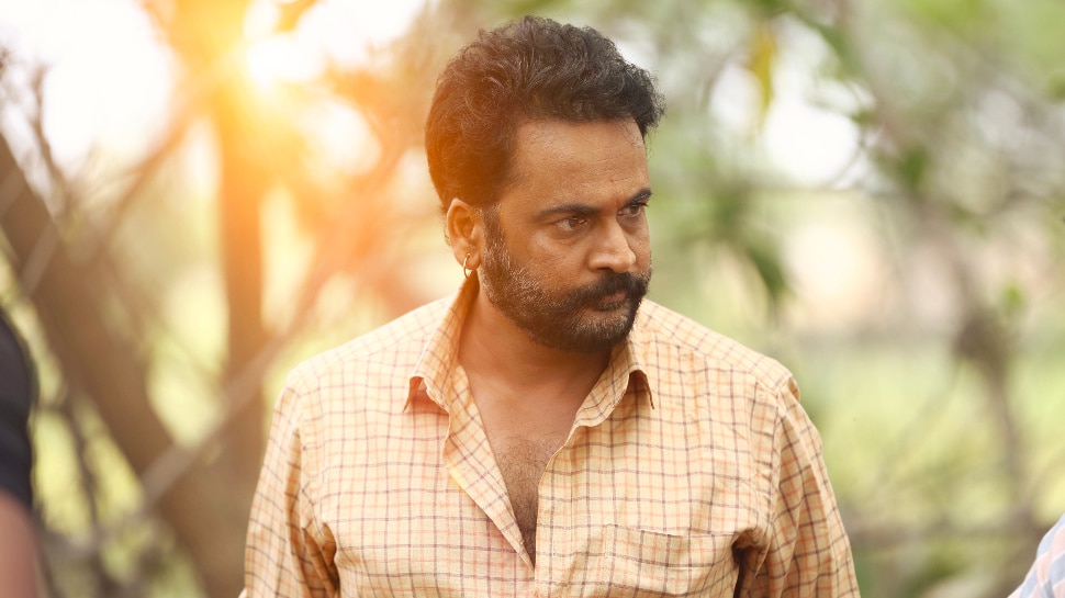 Dhandoraa: కోర్టు మూవీతో ఒక్కసారి పెరిగిన శివాజీ గ్రాఫ్.. దండోరా మూవీలో కీలక పాత్రలో విలక్షణ నటుడు.. Dhandoraa: కోర్టు మూవీతో ఒక్కసారి పెరిగిన శివాజీ గ్రాఫ్.. దండోరా మూవీలో కీలక పాత్రలో విలక్షణ నటుడు..
