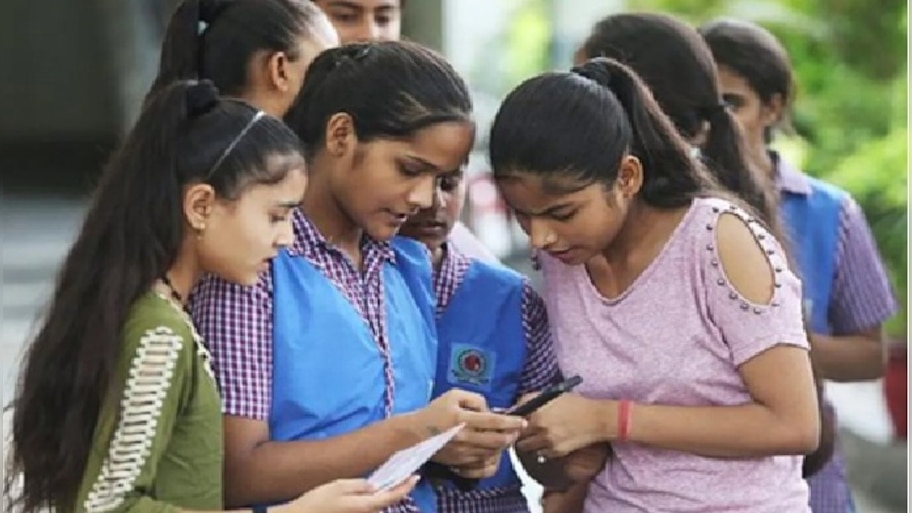 AP Government: ఇంటర్‌లో కొత్తగా ఎంబైపీసీ గ్రూప్, ఇక జేఈఈ, నీట్ రెండూ రాసుకోవచ్చు