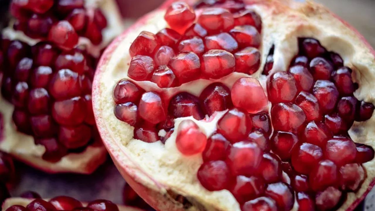Pomegranate: దానిమ్మ పండు రోజు తినవచ్చా? కలిగే లాభాలు ఏంటి? 