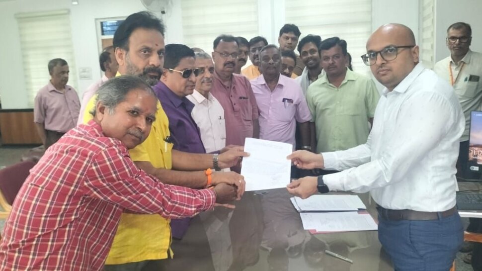 Shivamogga: సెట్ ఎగ్జామ్ రాయాలంటే యజ్ఞోపవితం తీయాల్సిందేనని బలవంతం.. బ్రహ్మణ సంఘం తీవ్ర ఆగ్రహం.. Shivamogga: సెట్ ఎగ్జామ్ రాయాలంటే యజ్ఞోపవితం తీయాల్సిందేనని బలవంతం.. బ్రహ్మణ సంఘం తీవ్ర ఆగ్రహం..