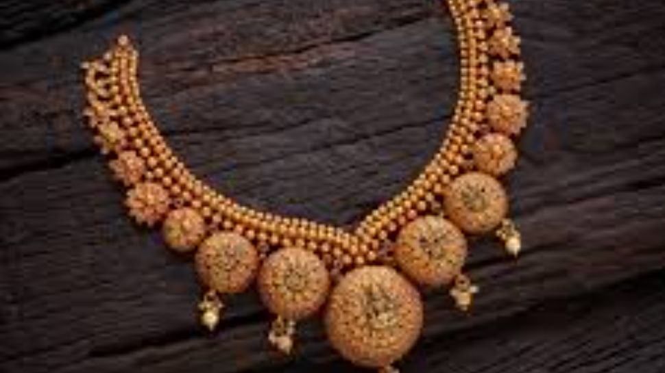Gold Rate Today: పసిడి ముట్టుకుంటే షాక్ తగలడం ఖాయం..ఏప్రిల్ 23, బుధవారం ధరలు ఇవే Gold Rate Today: పసిడి ముట్టుకుంటే షాక్ తగలడం ఖాయం..ఏప్రిల్ 23, బుధవారం ధరలు ఇవే
