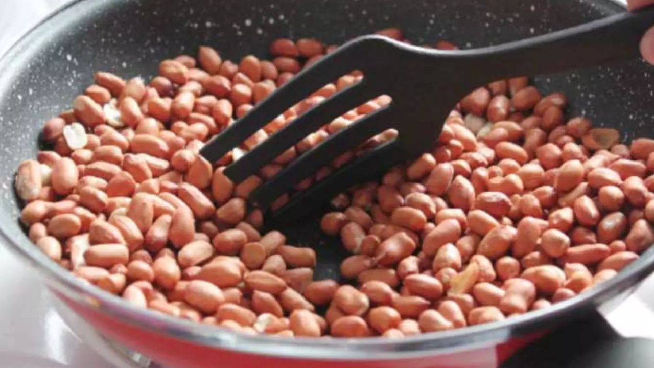 Roasted Peanuts: వేయించిన పల్లీలు తింటే ఏమౌతుందో మీకు తెలుసా? 