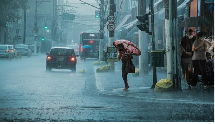 Rain Alert: ఏపీకు భారీ నుంచి అతి భారీ వర్షాలు, తుపాను ముప్పు Rain Alert: ఏపీకు భారీ నుంచి అతి భారీ వర్షాలు, తుపాను ముప్పు