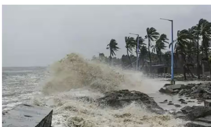 Cyclone Alert: ముంచుకొస్తున్న తుపాను, భారీ నుంచి అతి భారీ వర్షాలు Cyclone Alert: ముంచుకొస్తున్న తుపాను, భారీ నుంచి అతి భారీ వర్షాలు