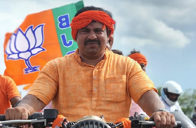 MLA Raja Singh: రాజాసింగ్ ప్రాణాలకు ముప్పు, నోటీసులు జారీ చేసిన పోలీసులు MLA Raja Singh: రాజాసింగ్ ప్రాణాలకు ముప్పు, నోటీసులు జారీ చేసిన పోలీసులు