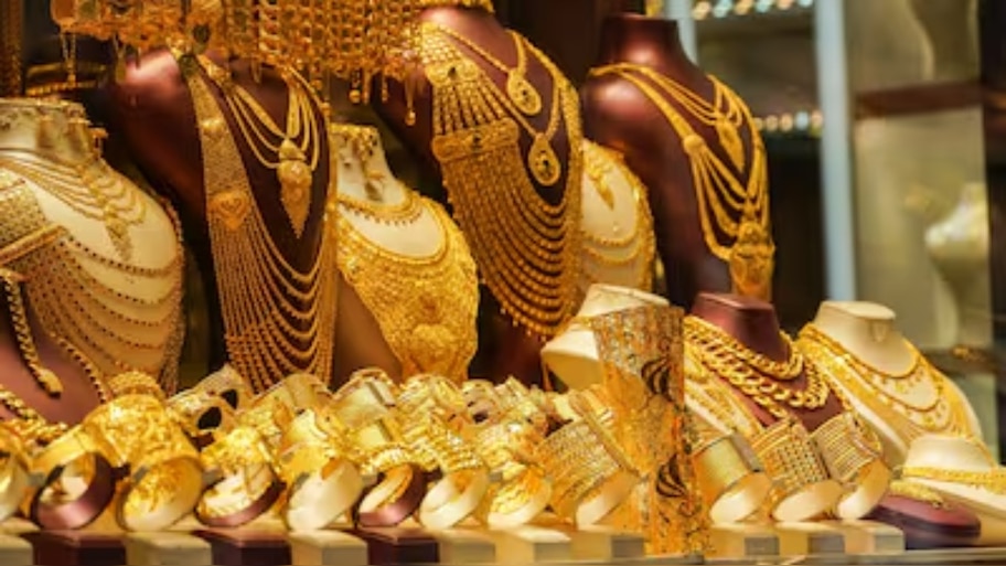 Bank Gold Robbery: బ్యాంకు సెలవుల్లో దొంగల బీభత్సం.. రూ.88 కోట్ల విలువైన 59 కిలోల బంగారం దొంగతనం