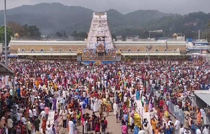 Tirumala Darshanam Time: తిరుమలలో పోటెత్తుతున్న భక్తులు, దర్శనానికి ఎంత సమయం పడుతోంది Tirumala Darshanam Time: తిరుమలలో పోటెత్తుతున్న భక్తులు, దర్శనానికి ఎంత సమయం పడుతోంది