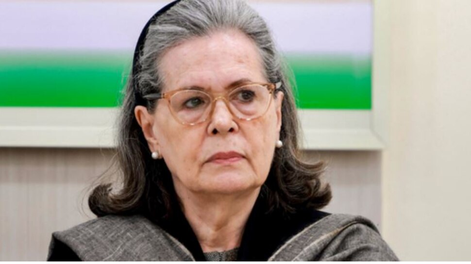 Sonia Gandhi: సోనియా గాంధీ హెల్త్ కండీషన్ సీరియస్..?.  ఆస్పత్రికి తరలింపు.. టెన్షన్ లో కాంగ్రెస్ శ్రేణులు..