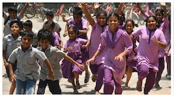 విద్యార్థుల తల్లిదండ్రులకు గుడ్‌న్యూస్‌.. ఎంతమంది పిల్లలు ఉంటే అంతమందికీ రూ.15,000