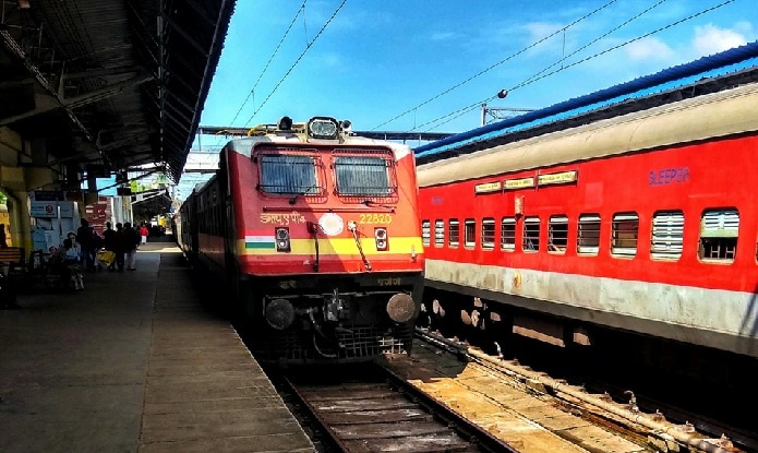 Railway New System: రైలు ప్రయాణీకులకు గుడ్న్యూస్, 24 గంటల ముందే ఛార్ట్ రెడీ Railway New System: రైలు ప్రయాణీకులకు గుడ్న్యూస్, 24 గంటల ముందే ఛార్ట్ రెడీ