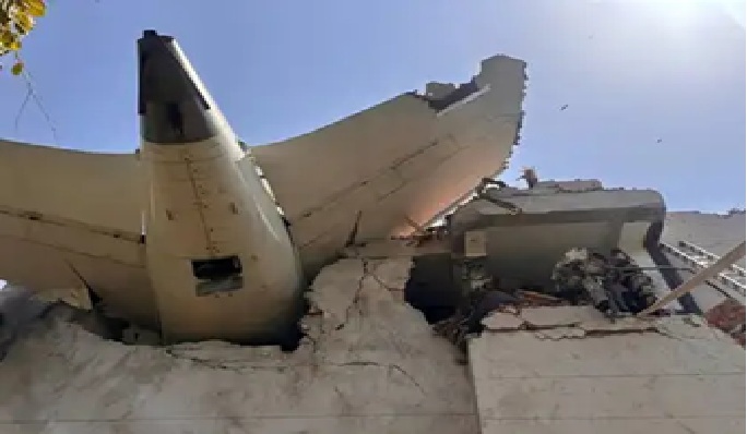 Ahmedabad Plane Crash: ఆలస్యం విషం కాదు అమృతమే. ప్రాణాలు దక్కించుకున్న యువతి Ahmedabad Plane Crash: ఆలస్యం విషం కాదు అమృతమే. ప్రాణాలు దక్కించుకున్న యువతి