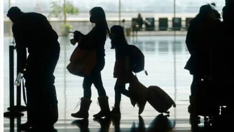 Millionaires Migration: దేశం విడిచి పోతున్న కుబేరులు, సంపదంతా విదేశాలకే