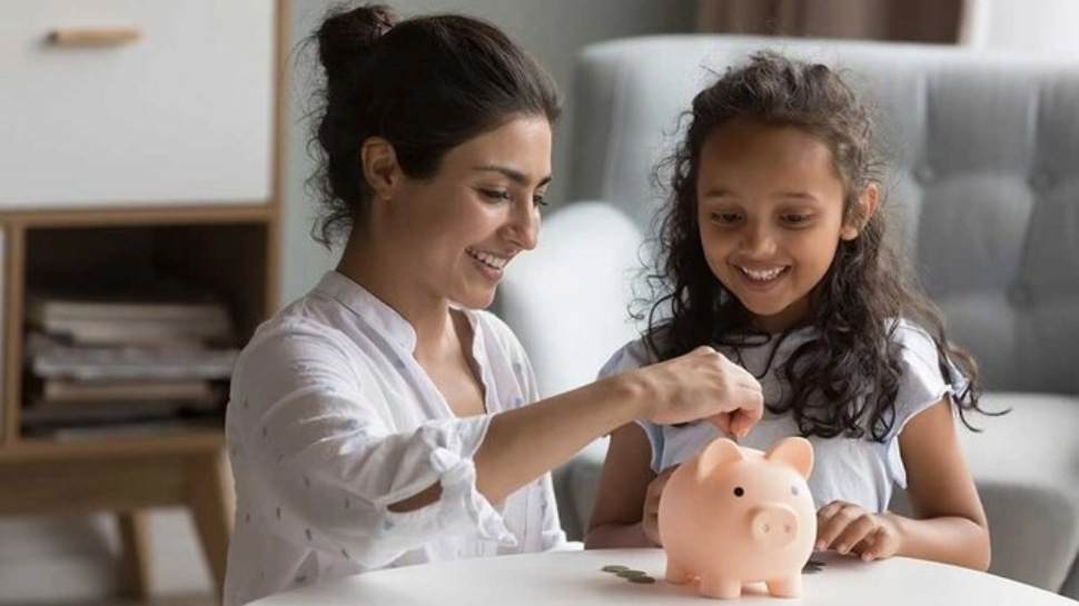 Sukanya Samriddhi Yojana: 50ఏళ్ల తర్వాత భారీ షాక్.. ఇన్వెస్టర్లకు మైండ్ బ్లాక్.. సుకన్య సమృద్ధి యోజనపై కీలక అప్ డేట్..!! Sukanya Samriddhi Yojana: 50ఏళ్ల తర్వాత భారీ షాక్.. ఇన్వెస్టర్లకు మైండ్ బ్లాక్.. సుకన్య సమృద్ధి యోజనపై కీలక అప్ డేట్..!!