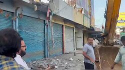 Vemulawada: వేములవాడలో ఉద్రిక్తత.. స్థానికుల ఆందోళన
