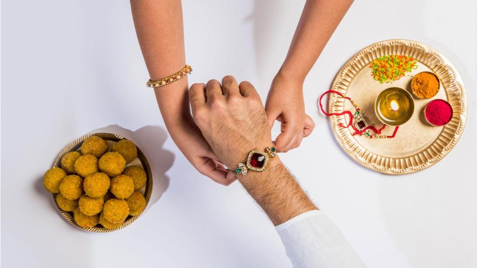 Raksha Bandhan Truth: జాగ్రత్త.. మీ అన్నదమ్ముళ్లకి రాఖీ కట్టేటప్పుడు ఈ పొరపాట్లు అస్సలు చేయకండి..! Raksha Bandhan Truth: జాగ్రత్త.. మీ అన్నదమ్ముళ్లకి రాఖీ కట్టేటప్పుడు ఈ పొరపాట్లు అస్సలు చేయకండి..!