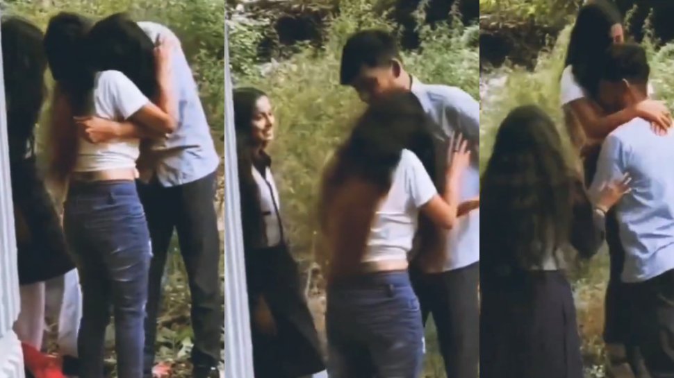 Teen Girl Romance Video: ఇదెక్కడి అరాచకం భయ్యా.. ఒకేసారి ఇద్దరమ్మాయిలతో ముద్దులు, హగ్ లు.. వీడియో ఇదే.. Teen Girl Romance Video: ఇదెక్కడి అరాచకం భయ్యా.. ఒకేసారి ఇద్దరమ్మాయిలతో ముద్దులు, హగ్ లు.. వీడియో ఇదే..