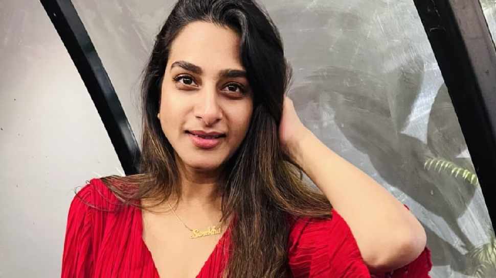 Surekha Vani: రోజురోజుకీ మరీ దారుణంగా.. ఏకంగా అలాంటి డ్రస్సులో సురేఖవాణి.. వీడియో వైరల్..! Surekha Vani: రోజురోజుకీ మరీ దారుణంగా.. ఏకంగా అలాంటి డ్రస్సులో సురేఖవాణి.. వీడియో వైరల్..!