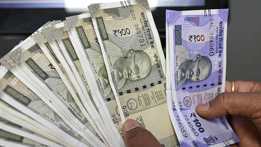 8th Pay Commission: ప్రభుత్వ ఉద్యోగులకు బ్యాడ్ న్యూస్!! జీతం పెరగాలంటే మరో రెండేళ్లు ఆగాల్సిందే?