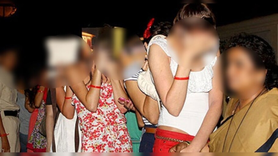 Crime News: ఫామ్‌హౌస్‌లో  రేవ్‌పార్టీ?..51 మంది విదేశీ అమ్మాయిలతో తైతక్కలు..అడ్డంగా దొరికిపోయారు!!
