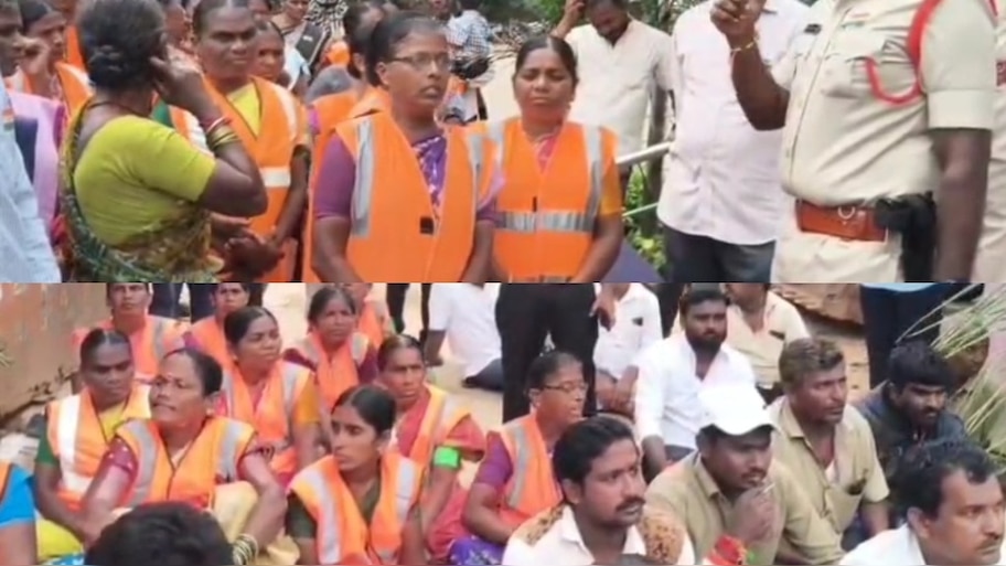 Dishonour: స్వాతంత్ర్య వేడుకల్లో పారిశుద్ధ్య కార్మికులకు అవమానం.. దుర్వాసన వస్తుందని