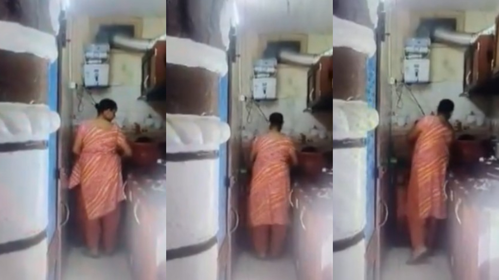 Video Viral: ఛీ.. ఛీ.. కిచెన్లో పనిమనిషి ఛెండాలం... వంట పాత్రలలో మూత్రంపోసి.. షాకింగ్ వీడియో.. Video Viral: ఛీ.. ఛీ.. కిచెన్లో పనిమనిషి ఛెండాలం... వంట పాత్రలలో మూత్రంపోసి.. షాకింగ్ వీడియో..