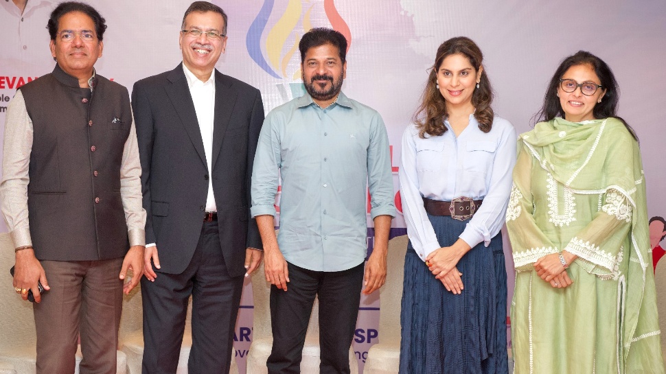 Revanth Reddy: విమర్శలు వచ్చినా వెనక్కి తగ్గని రేవంత్ రెడ్డి.. క్రీడలపై సమీక్ష Revanth Reddy: విమర్శలు వచ్చినా వెనక్కి తగ్గని రేవంత్ రెడ్డి.. క్రీడలపై సమీక్ష