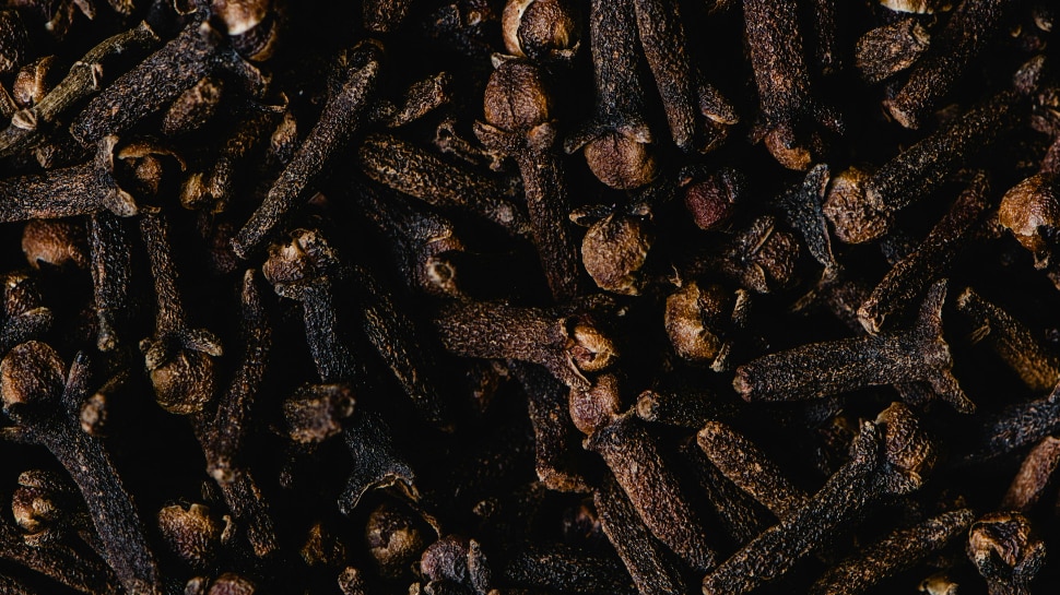 Cloves: తిన్న తర్వాత రోజు ఒక లవంగం తింటే మీ శరీరంలో ఏం జరుగుతుందో తెలుసా?