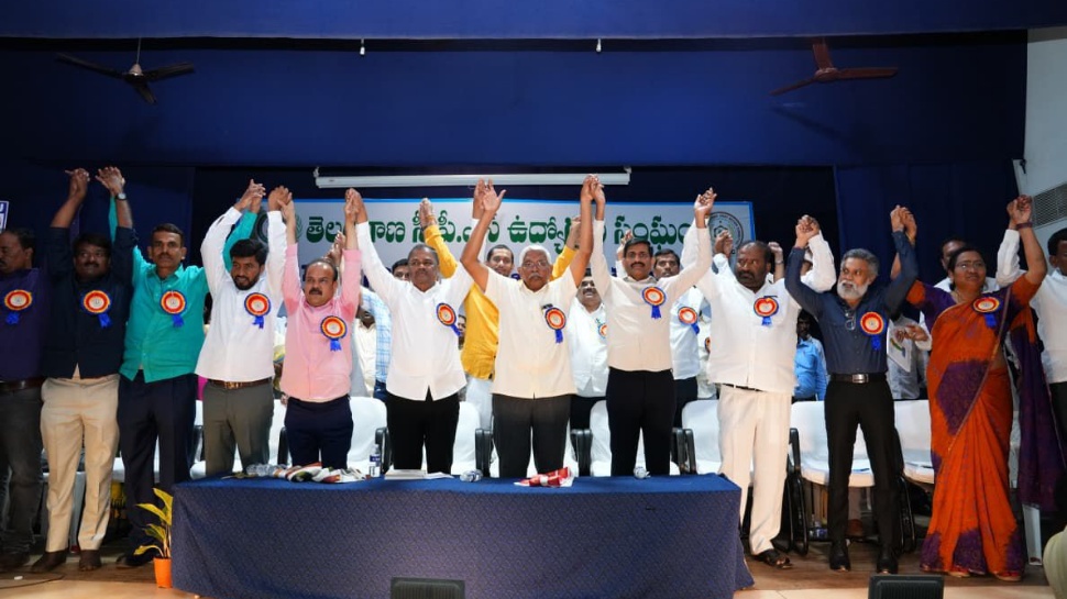 CPS Protest: ప్రభుత్వ ఉద్యోగుల భారీ నిరసన.. 'ఈ ఒక్కటీ చేస్తే రేవంత్ రెడ్డికి చరిత్రలో స్థానం' CPS Protest: ప్రభుత్వ ఉద్యోగుల భారీ నిరసన.. 'ఈ ఒక్కటీ చేస్తే రేవంత్ రెడ్డికి చరిత్రలో స్థానం'