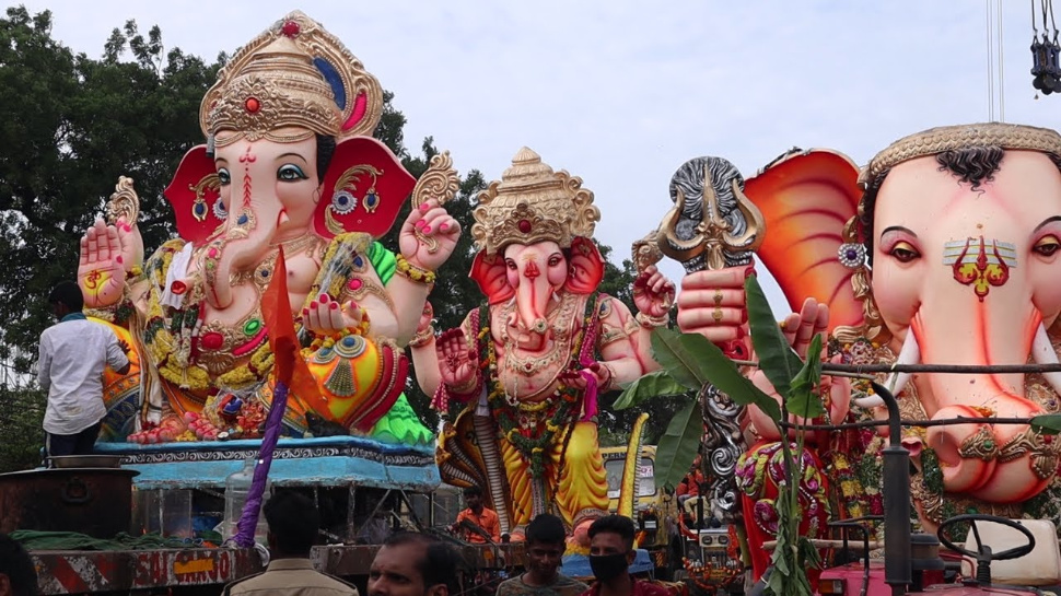 Ganesh Immersion 2025: ఘనంగా గణేష్ శోభాయాత్ర ప్రారంభం.. నిమజ్జనంతో మోత మోగనున్న భాగ్యనగరం.. Ganesh Immersion 2025: ఘనంగా గణేష్ శోభాయాత్ర ప్రారంభం.. నిమజ్జనంతో మోత మోగనున్న భాగ్యనగరం..