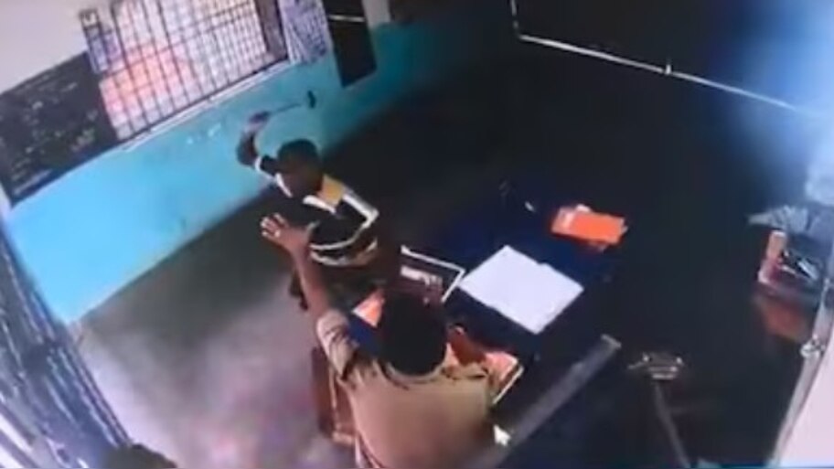 Video: జైలు హెడ్‌ వార్డర్‌ తలపై సుత్తితో కొట్టి పారిపోయిన ఖైదీలు.. నెట్టింటా వీడియో వైరల్‌