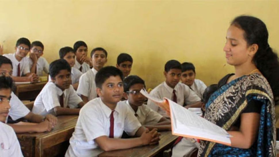 Teachers Recruitment: ప్రభుత్వ పాఠశాలలో 35వేలకుపైగా ఉపాధ్యాయుల పోస్టుల భర్తీకి నోటిఫికేషన్ విడుదల చేసిన ప్రభుత్వం ..!! Teachers Recruitment: ప్రభుత్వ పాఠశాలలో 35వేలకుపైగా ఉపాధ్యాయుల పోస్టుల భర్తీకి నోటిఫికేషన్ విడుదల చేసిన ప్రభుత్వం ..!!