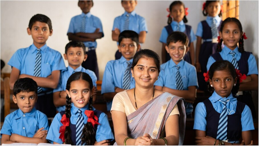 Good News For Govt Teachers: దీపావళికి ముందు టీచర్లకు గుడ్‌ న్యూస్‌.. పైసా జీతం కూడా కట్ అవ్వదు.. నగదు రహిత వైద్య సౌకర్యానికి సర్కార్ ఓకే..!!