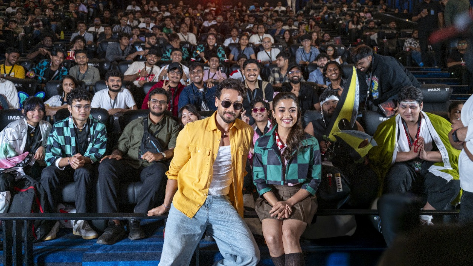 Rashmika Mandanna: ముంబైలో ’డీమన్ స్లేయర్’ స్పెషల్ స్క్రీనింగ్ లో టైగర్ ష్రాఫ్ తో కలిసి సందడి చేసిన రష్మిక మందన్న.. Rashmika Mandanna: ముంబైలో ’డీమన్ స్లేయర్’ స్పెషల్ స్క్రీనింగ్ లో టైగర్ ష్రాఫ్ తో కలిసి సందడి చేసిన రష్మిక మందన్న..