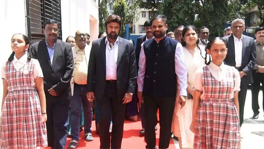 Balakrishna: ముంబైలో తెలుగు వాళ్ల స్కూల్ ను సందర్శించిన  హీరో నందమూరి బాలకృష్ణ.. 