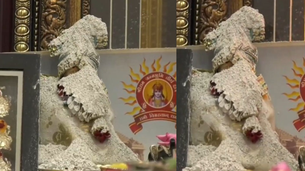 Vibhuti From Sai Idol Video: తిరుపతిలో మరో అద్బుతం.. సాయిబాబా విగ్రహం నుంచి రాలుతున్న విభూతి.. ఏకంగా నాలుగోసారి .. వీడియో వైరల్.. Vibhuti From Sai Idol Video: తిరుపతిలో మరో అద్బుతం.. సాయిబాబా విగ్రహం నుంచి రాలుతున్న విభూతి.. ఏకంగా నాలుగోసారి .. వీడియో వైరల్..